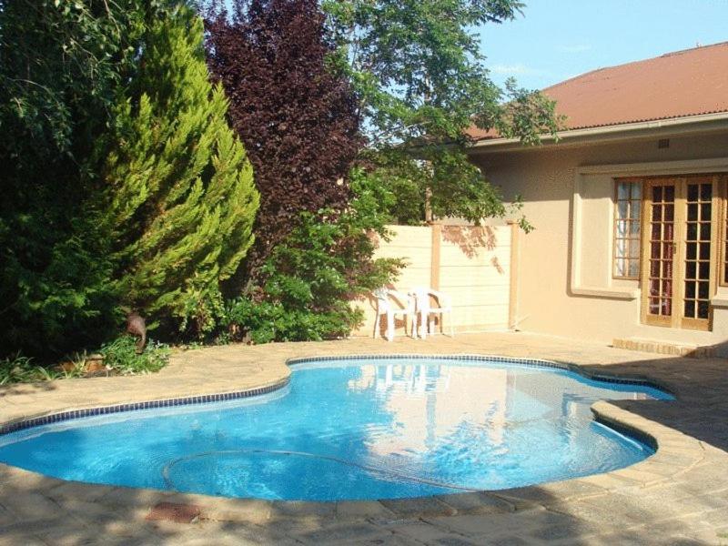 Two Bells Guest House Bloemfontein Buitenkant foto