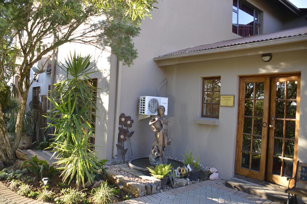 Two Bells Guest House Bloemfontein Buitenkant foto