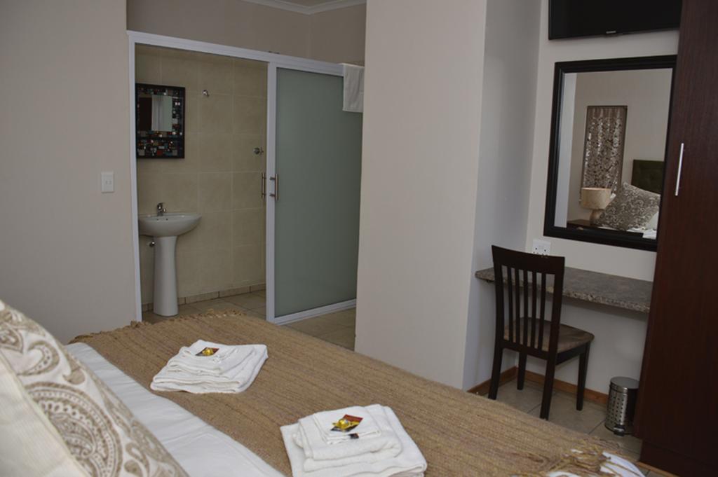 Two Bells Guest House Bloemfontein Kamer foto