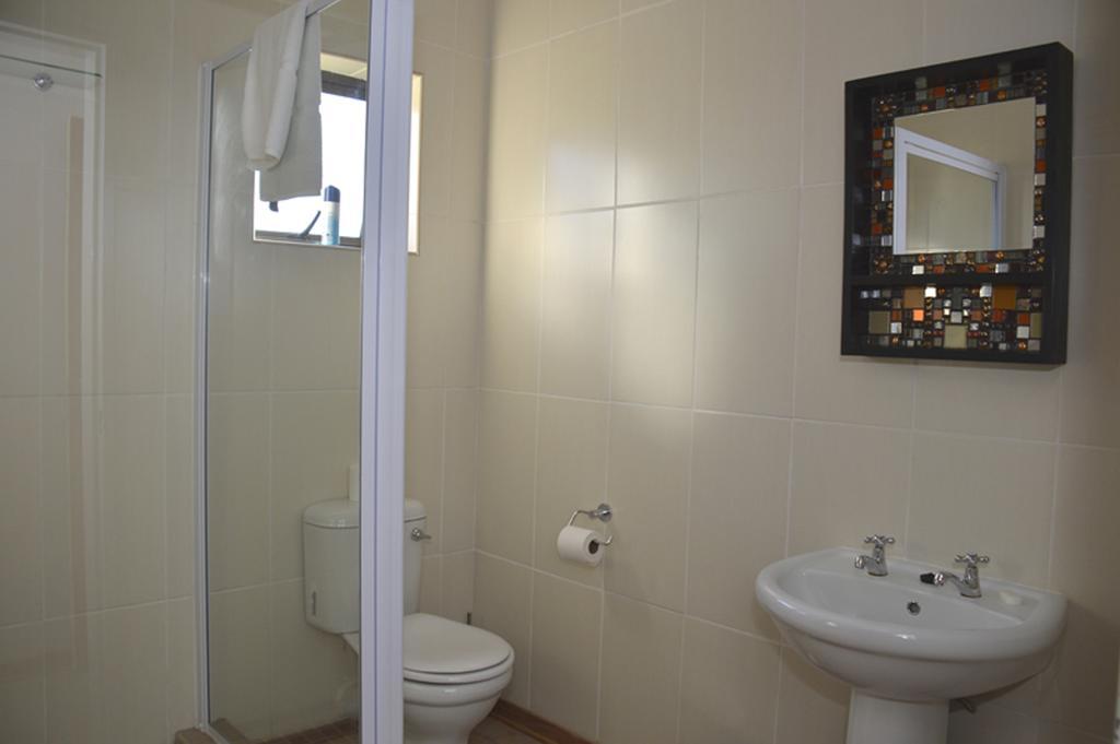 Two Bells Guest House Bloemfontein Kamer foto