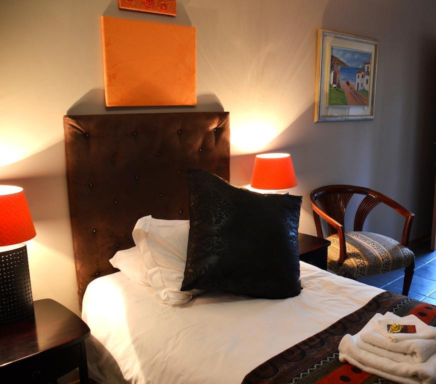 Two Bells Guest House Bloemfontein Kamer foto
