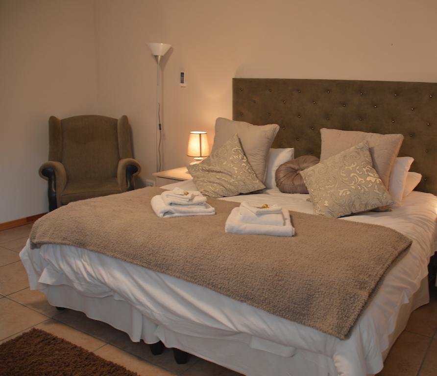 Two Bells Guest House Bloemfontein Buitenkant foto