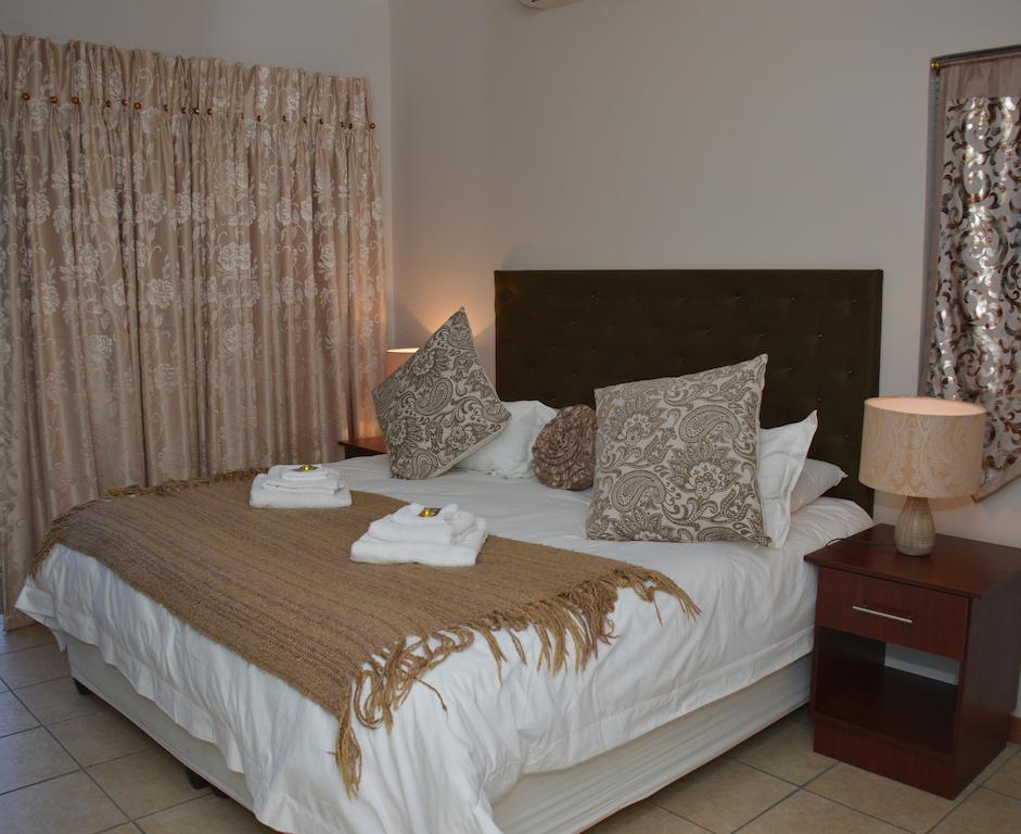 Two Bells Guest House Bloemfontein Kamer foto