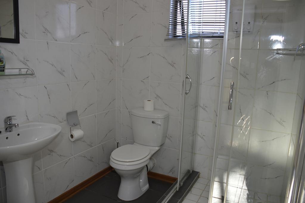 Two Bells Guest House Bloemfontein Buitenkant foto