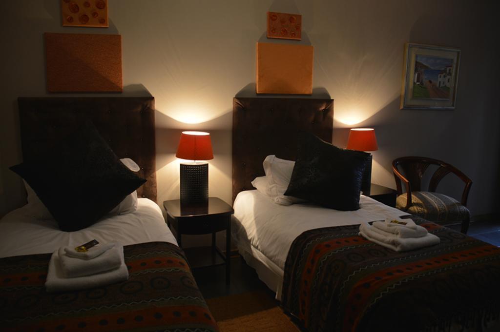 Two Bells Guest House Bloemfontein Buitenkant foto