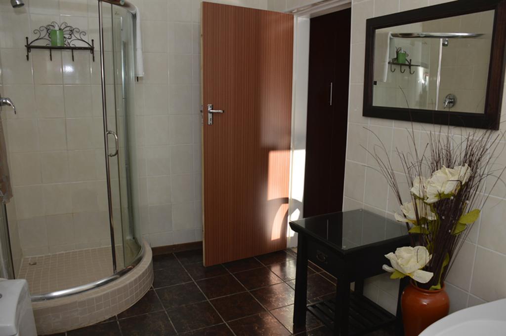 Two Bells Guest House Bloemfontein Buitenkant foto