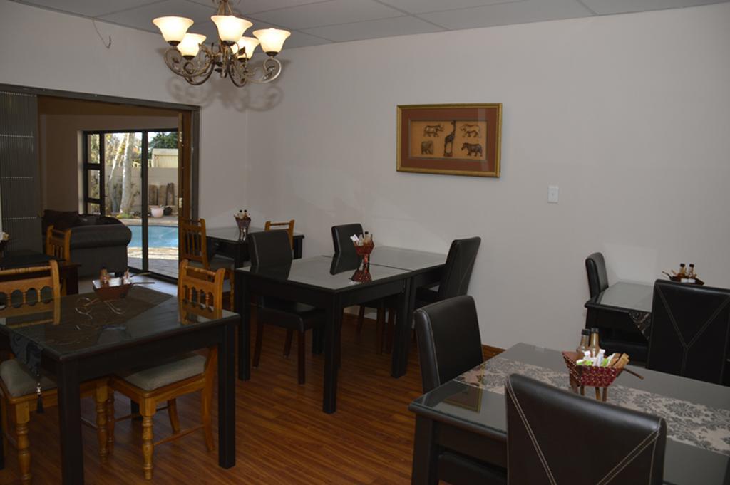 Two Bells Guest House Bloemfontein Buitenkant foto