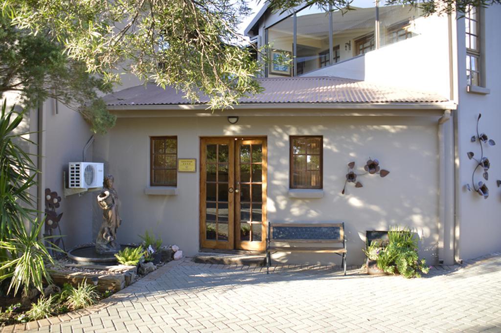 Two Bells Guest House Bloemfontein Buitenkant foto